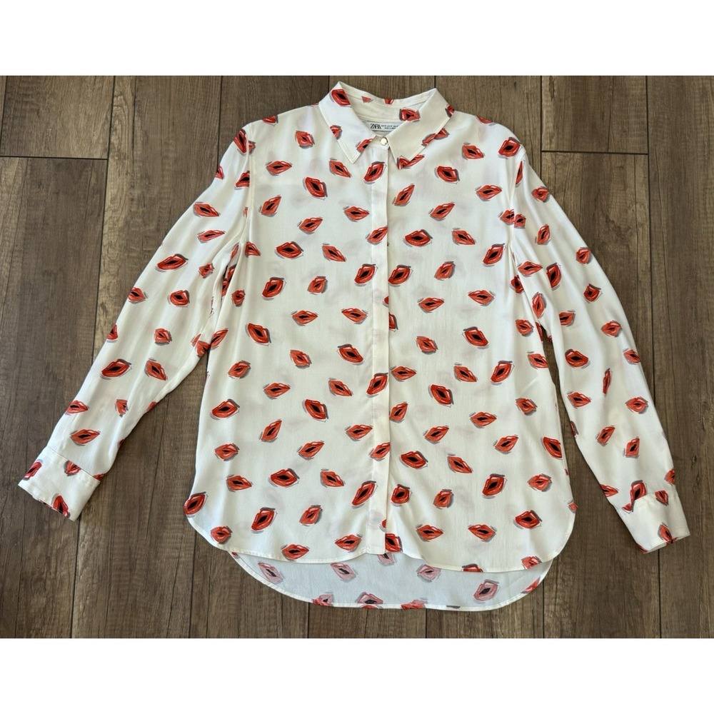 Zara Red Lip Print Cream Long Sleeve Blouse Gold Button Hidden Placket Top Sz M